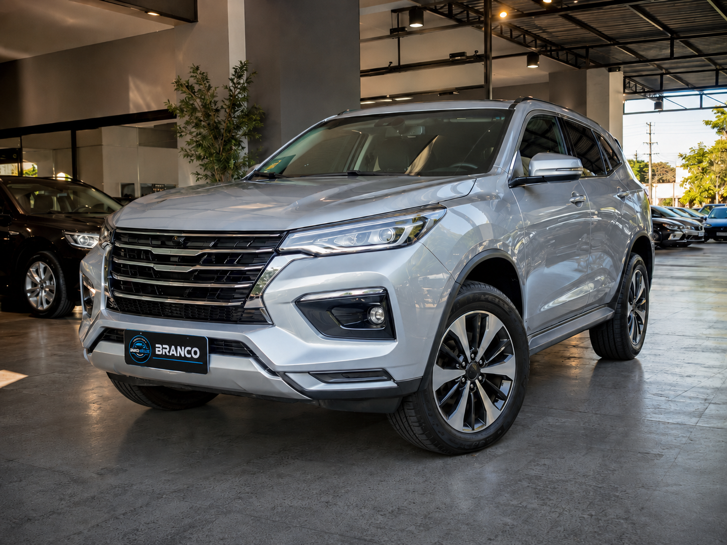 SUV em revenda premium da Branco Veículos